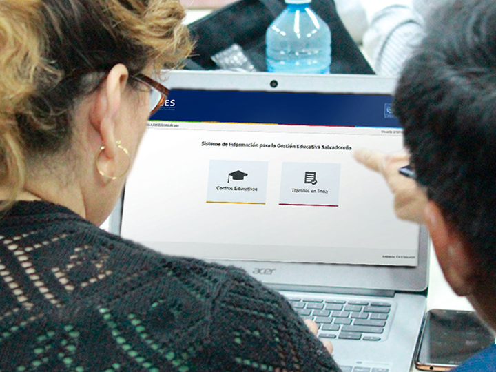 Woman and man in front of a computer