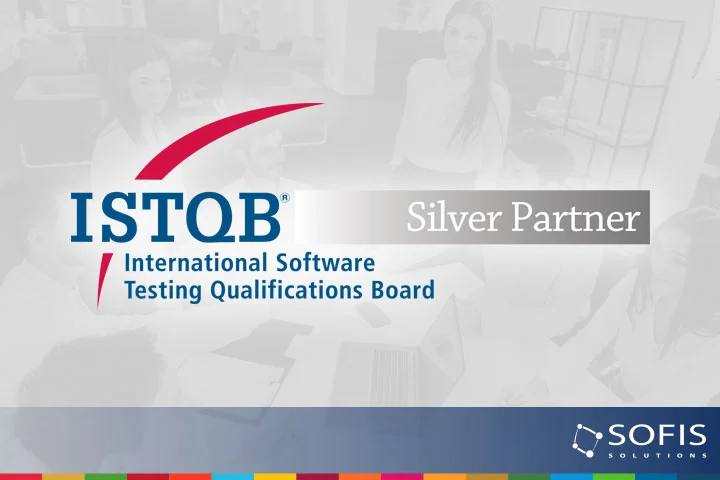 Personas trabajando en equipo y al frente se muestra el logo de ISTQB Partner